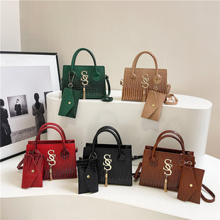 2025 New Fashion Pure Color Foreign Style Simple Crocodile Pattern Letter Tassel Casual Elegant One-Shoulder Handbag for Women