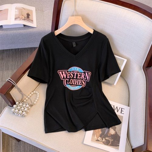 Tops reductoras de edad de talla grande para mujer, diseño de estilo occidental, manga corta, cuello en V, letras impresas, pliegues, hombros abiertos, camiseta femenina, grasa
