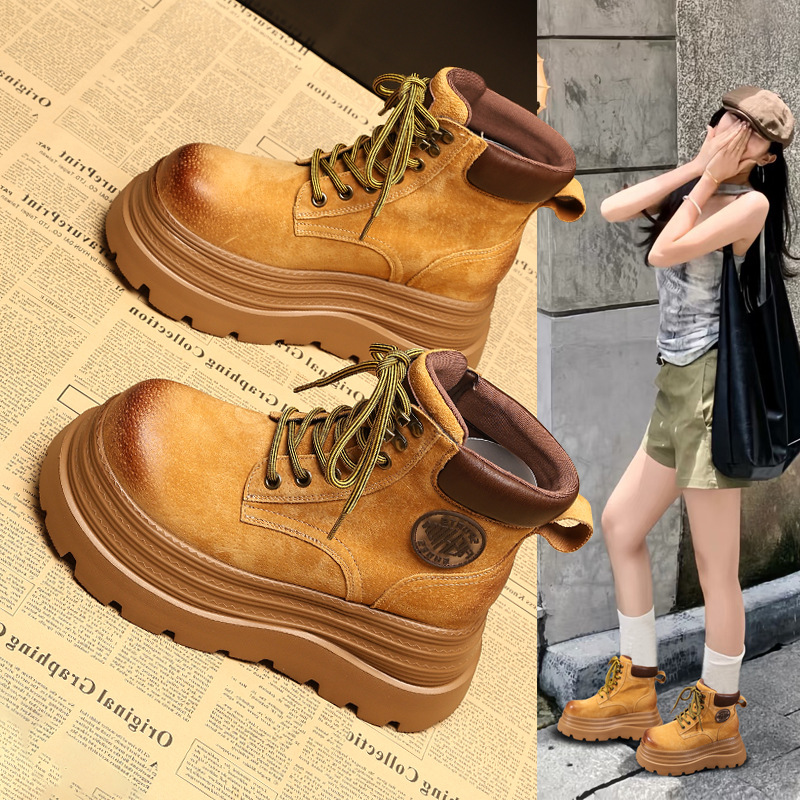 Giày boot nữ đế dày tăng chiều cao kiểu mới mùa thu, phong cách xe máy cổ ngắn — màu vàng sa mạc