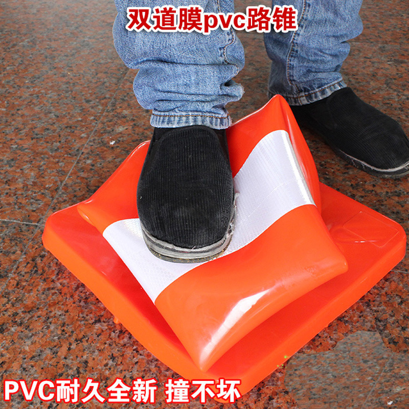 PVC cono de carretera prohíbe estacionamiento cono triangular instalaciones de tráfico cono reflectante construcción de seguridad vial barricada de advertencia cono barril