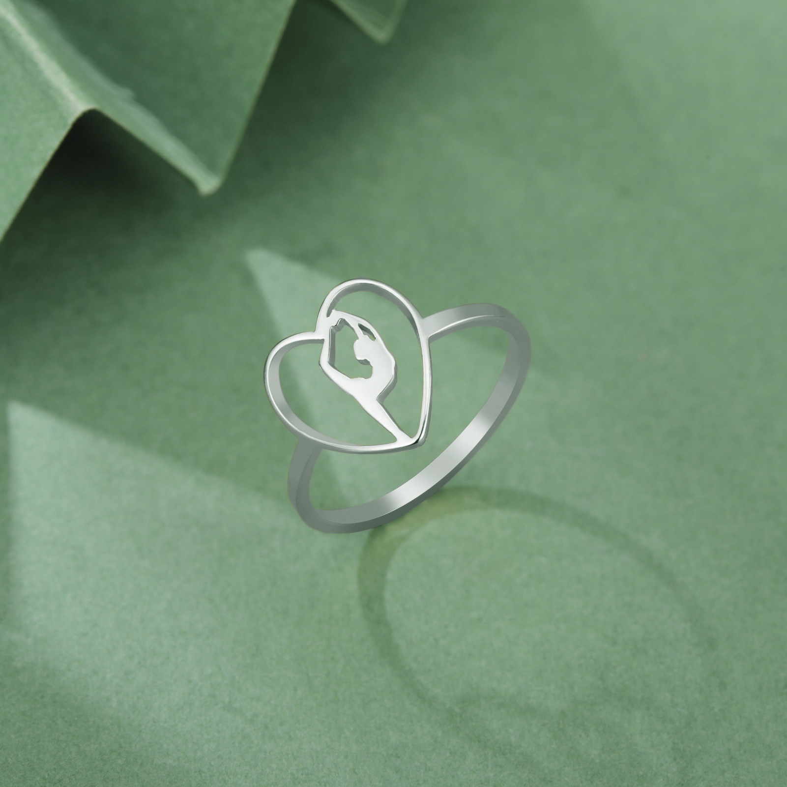 새로운 18K 골드 컬러 간단한 우아한 여성의 스테인레스 스틸 사랑 체조 반지 휴일 웨딩 파티 보석