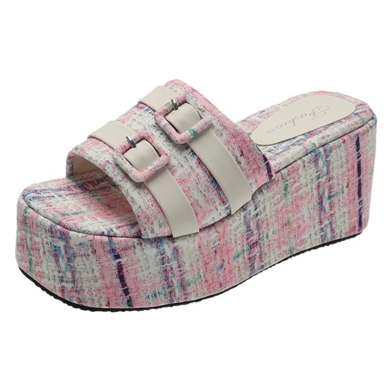 Новые летние шлепанцы 2025 года с квадратной пряжкой, повседневные женские туфли на толстой подошве для отпуска и пляжа, женские сандалии на танкетке для увеличения роста.