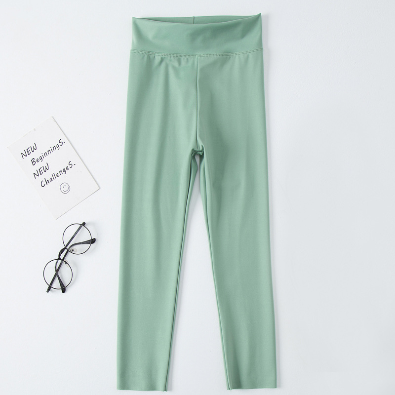 Pantalones de tiburón para niñas primavera y otoño ropa de bebé delgada Pantalones deportivos de corte casual niños medianos y grandes estiran pantalones de yoga fabricante