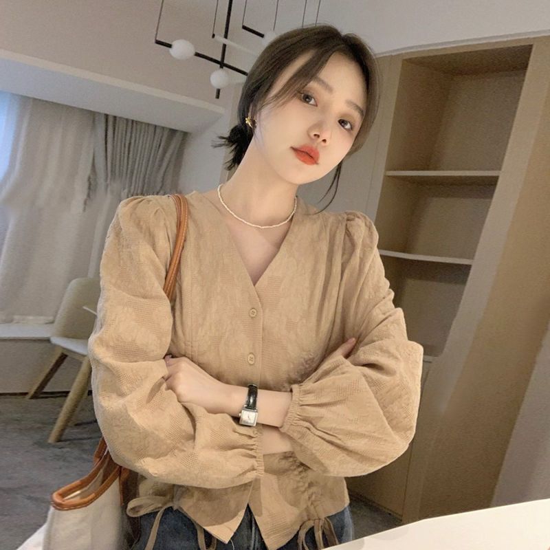 慵懒复古长袖V领卡其衬衫女设计感小众2025早秋新款衬衣外套上衣|undefined