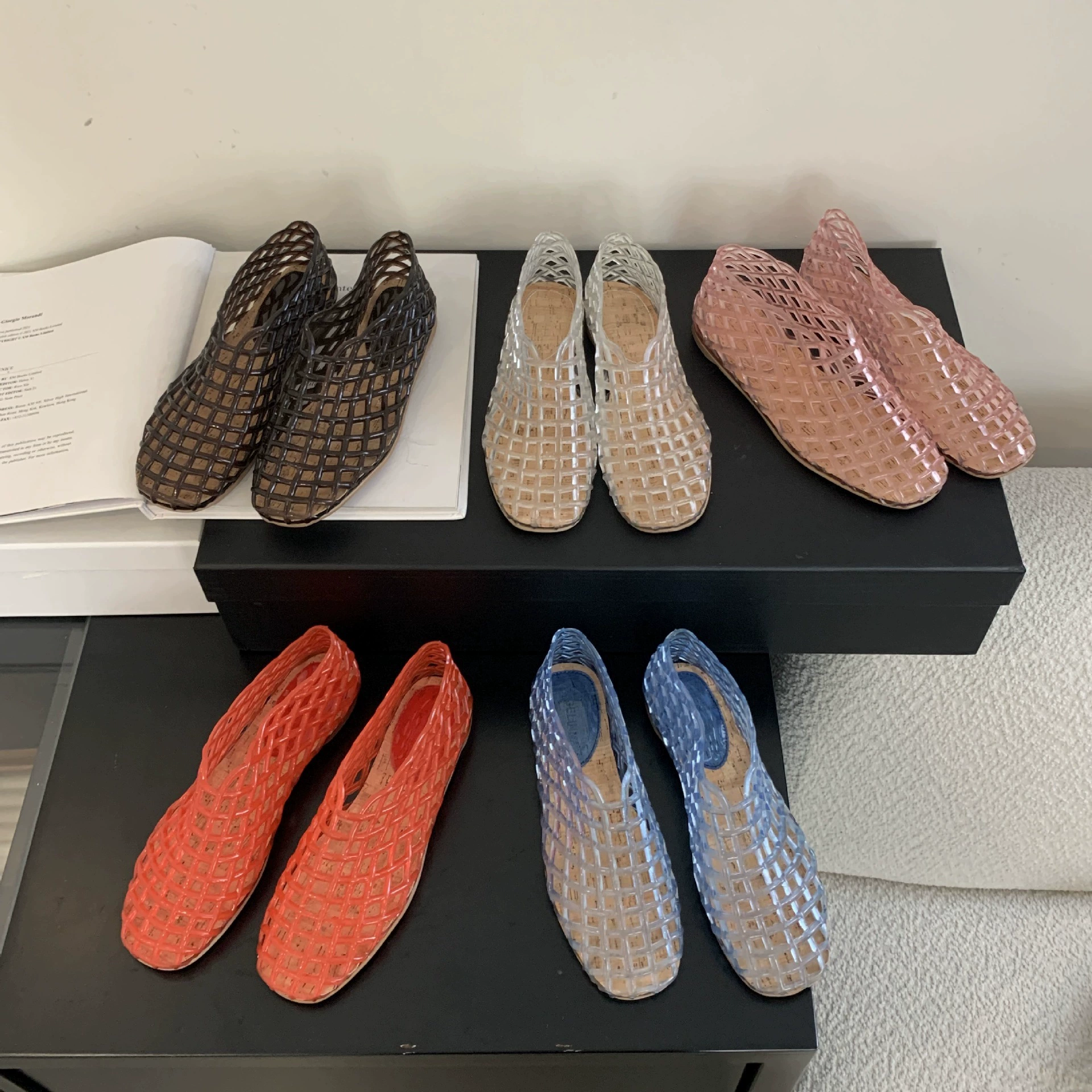 2024 весна и осень новые ботинки с пещерными отверстиями Баотоу женские наружные пляжные сандалии противоскользящие супер мягкие подошвы сандалии с плоским дном комфорта