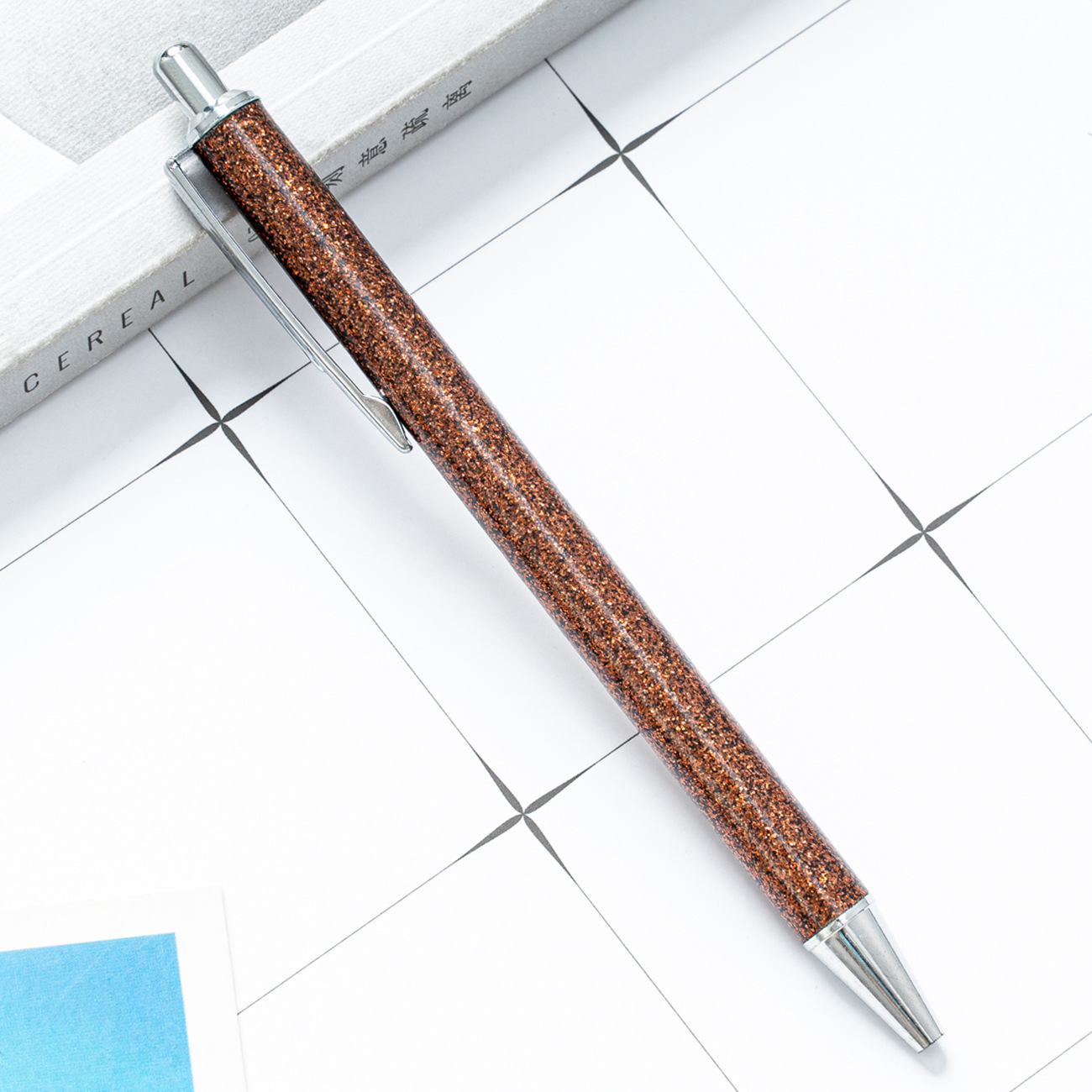 Presione el bolígrafo de aceite de metal creativo polvo de oro sequinado logotipo de impresión de regalos bolígrafo multicolor al por mayor