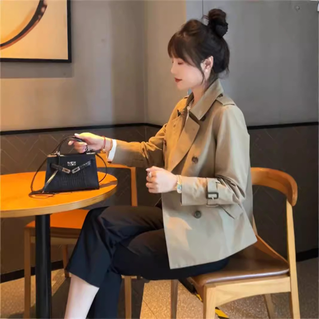 2024早秋のショートタイプの小柄なファッションコートの女性の新しいカジュアルで痩せた高級感のある上着