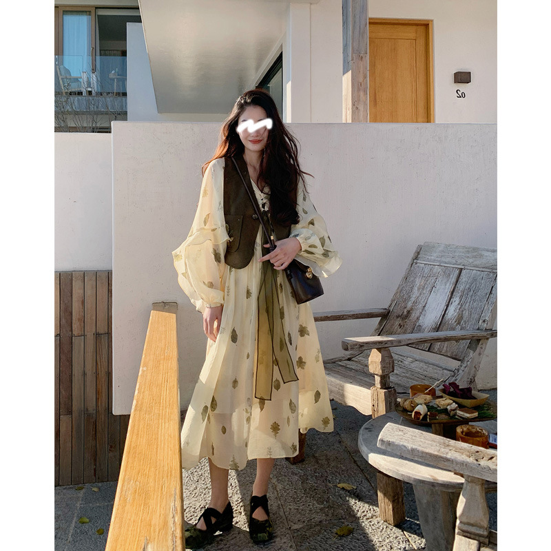 设计感麂皮绒绣花短款小马甲女春2023新款学院风时尚百搭坎肩上衣 pic 8