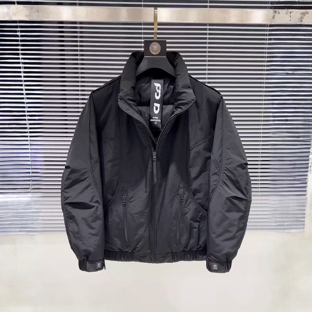 New winter men's stand-up collar lightweight short down jacket, fashionable Korean style, trendy and versatile men's slim fit jacket.
