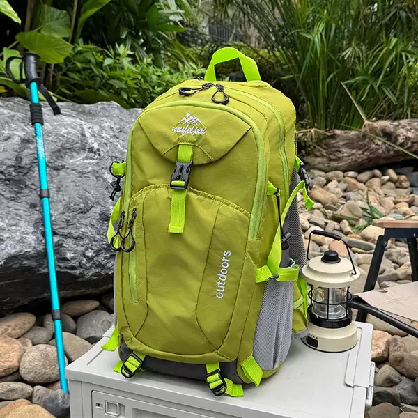 Outdoor Mountaineering Bag, Large Capacity 30L Travel Backpack, Lightweight and Versatile Sports Hiking Backpack, Waterproof School Bag for Women
