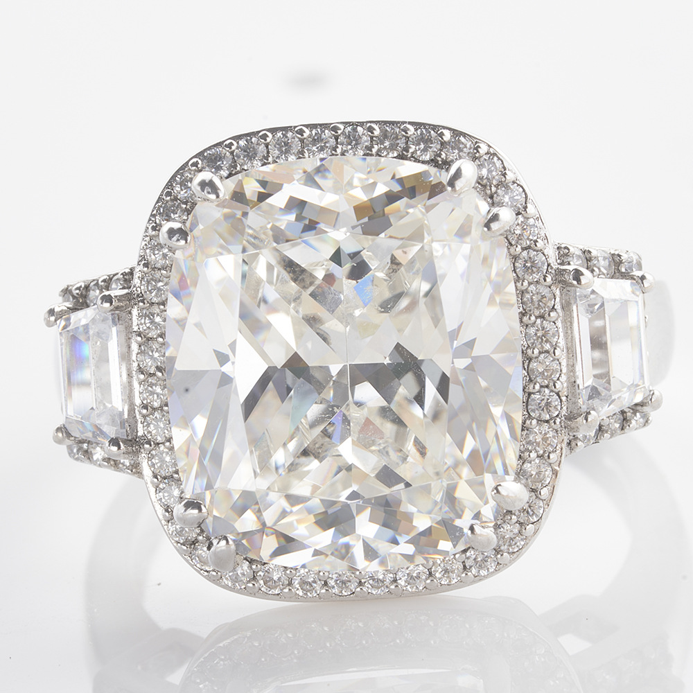 Almohada corte D color G color anillo de diamante de alto carbono 8 quilates diamante grande Super Flash diamante artificial anillo femenino