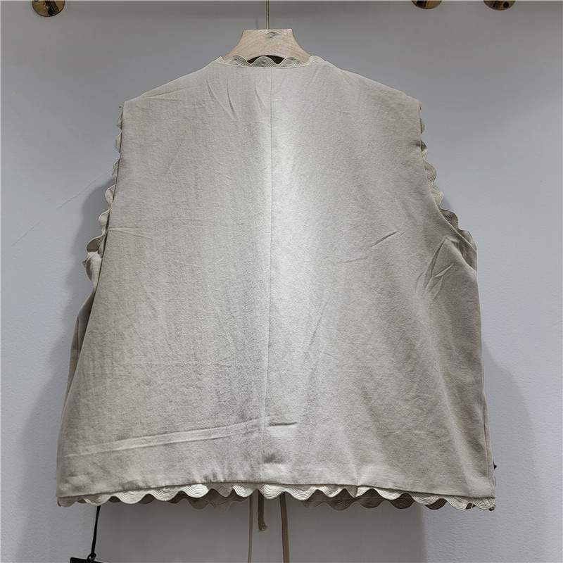 2026 primavera y verano nueva moda versátil cuello en V diseño de bordado de reducción de edad correa chaleco sin mangas mujeres image 2