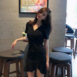 不规则连衣裙2021夏新款韩版女装修身V领短袖小黑裙高腰包臀裙子