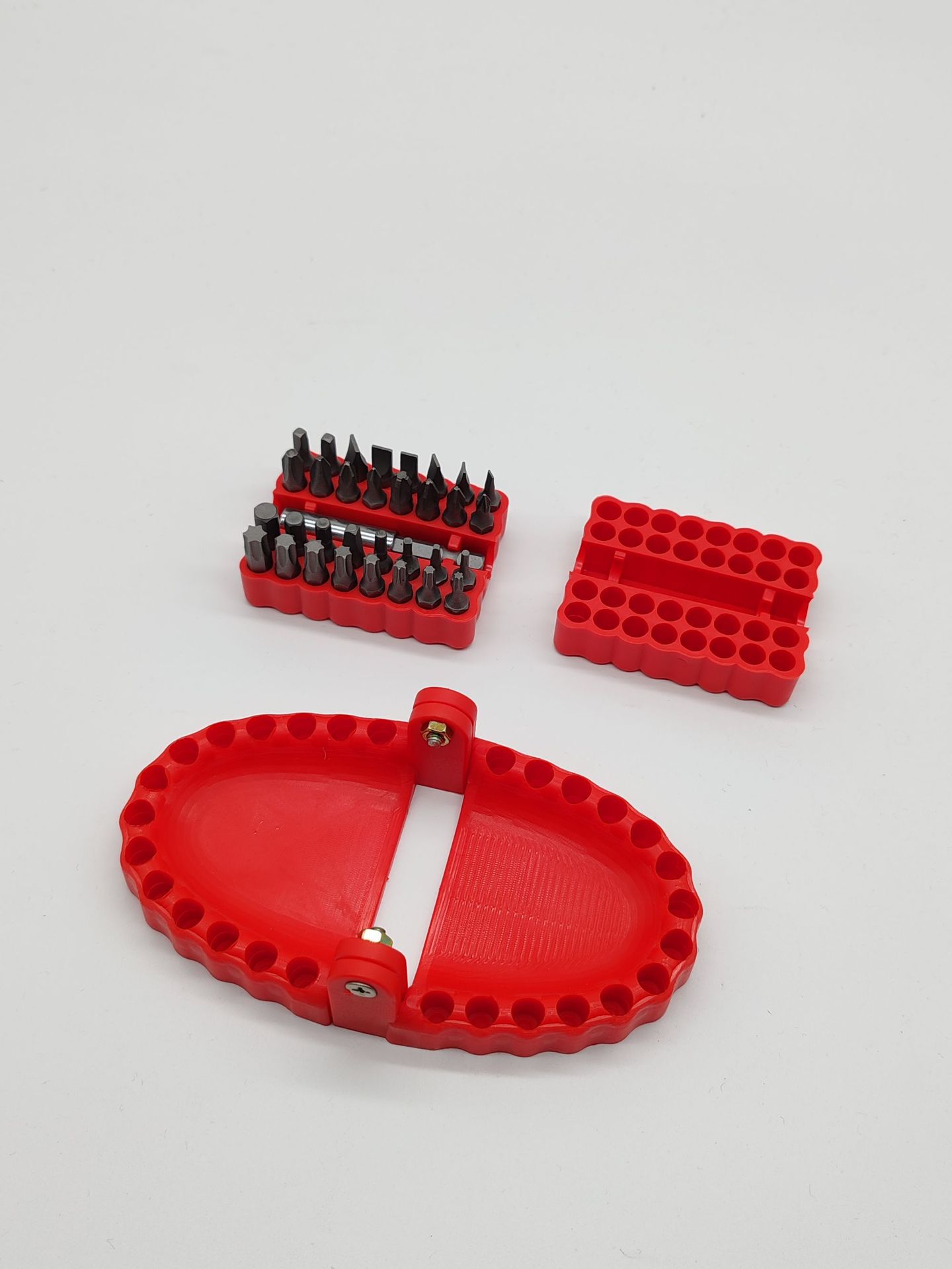 드릴 비트가 있는 빨간 치아