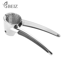 厂家现货多功能家用梓合金核桃夹漏斗型防喷溅开核桃神器开坚果器