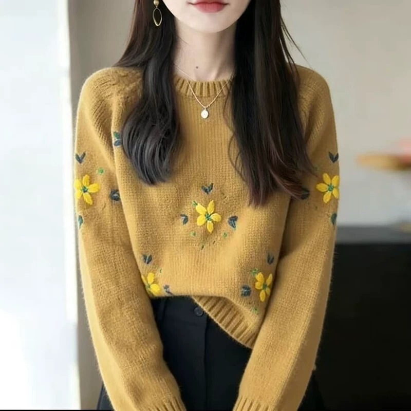 2026 Winter Collection: Liu Jie's Fresh, Sweet, and Soft Fine-Knit Ribbed Loose-Fit Long-Sleeve Crew Neck Sweater for Women 2026 Winter Collection: Liu Jie's Fresh, Sweet, and Soft Fine-Knit Ribbed Loose-Fit Long-Sleeve Crew Neck Sweater for Women