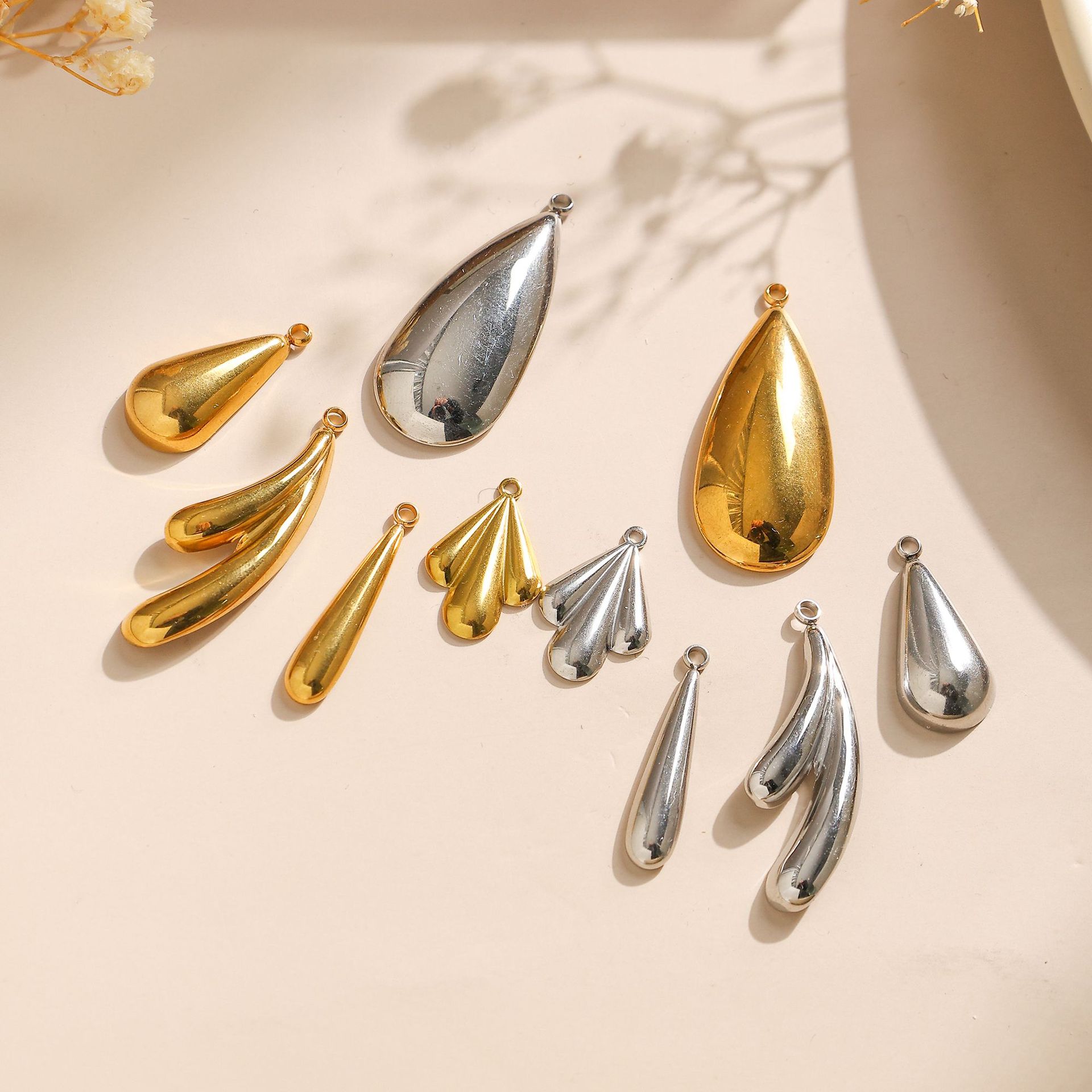 1 Piece Quantity 304 Stainless Steel Material Water Droplets Pattern 1 Piece 304 Stainless Steel Water Droplets Pendant