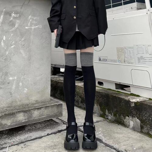 [Segmented pressure slimming] stockings over the knee socks spring and autumn black and gray splicing college style JK calf socks plastic