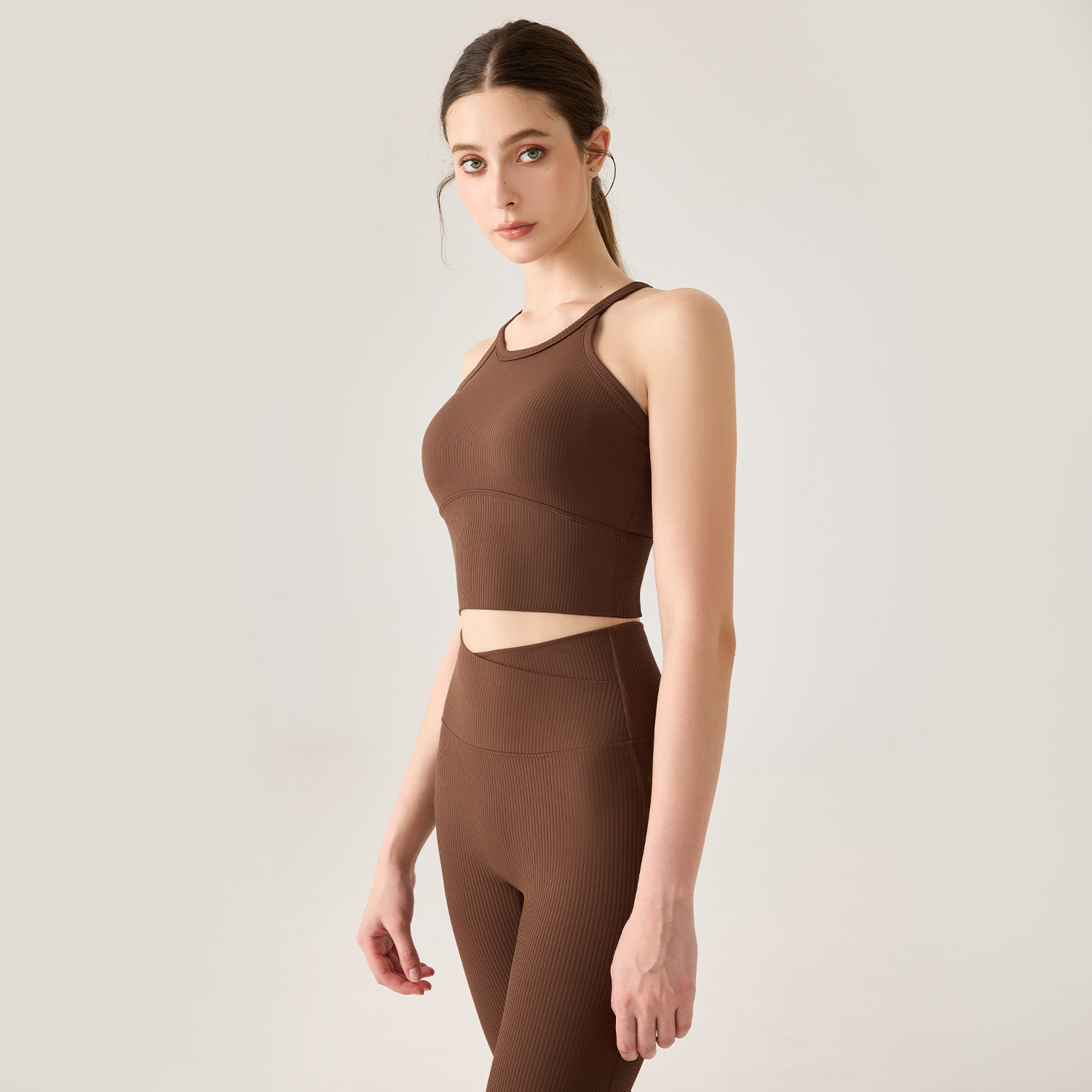 Sujetador deportivo informal para primavera y verano, top de yoga de alta intensidad con copas fijas, a prueba de golpes, de secado rápido, con espalda hermosa.