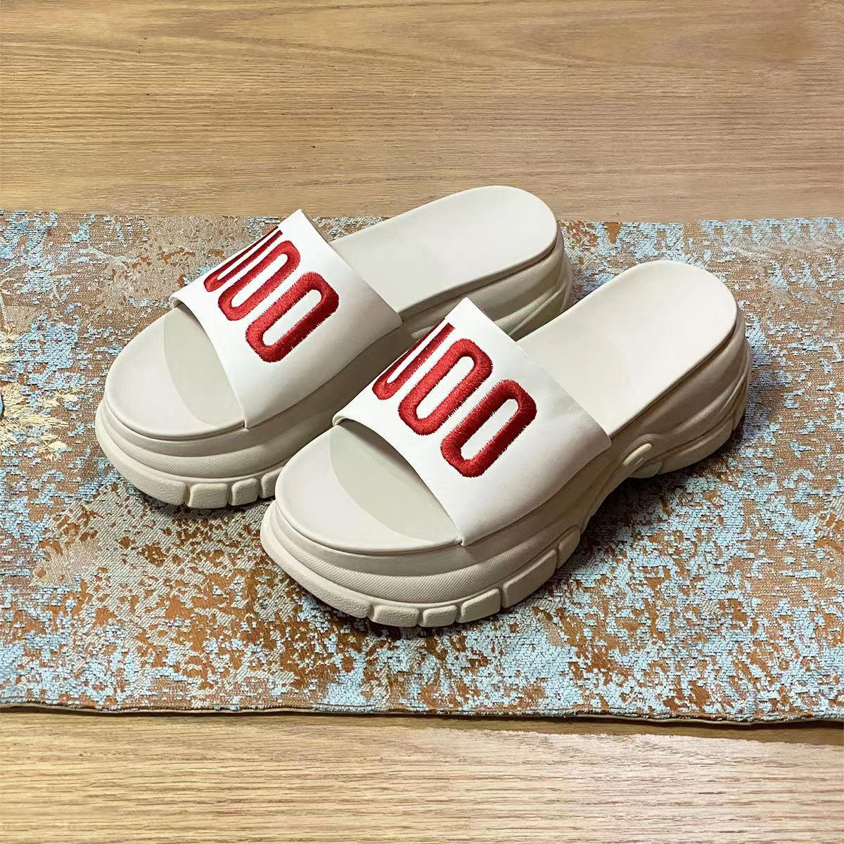fashionable women's slippers platform