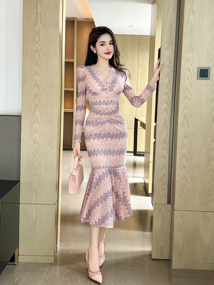 Váy đuôi cá cổ chữ V phối màu kiểu Pháp dáng dài thanh lịch — Màu tím hồng
