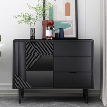 ��߅���p�ݺ�ɫ��������һ�w��ˮ���Ӿƙ��F�����s�͏d�ռ{���