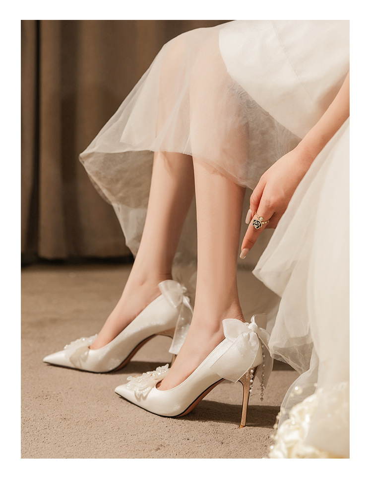 2024 Novi svileni čevlji z pentljo Water Diamond Beli čevlji z visoko peto za ženske poročne bankete in čevlji za družice_voghion.com