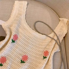 森の女性の小さい花の刺繍のニットのベストの女性の夏の外はかぎの花の透かし彫りのガーターの甘くて辛い風の短い項の袖なしの上着を着ます。