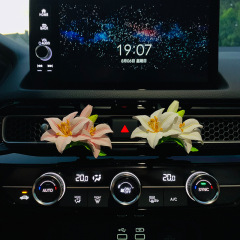ユリの花の車の香薫の車のエアコンの吹き出し口の装飾の拡香石の香りの花の車内の装飾品の置物の女性