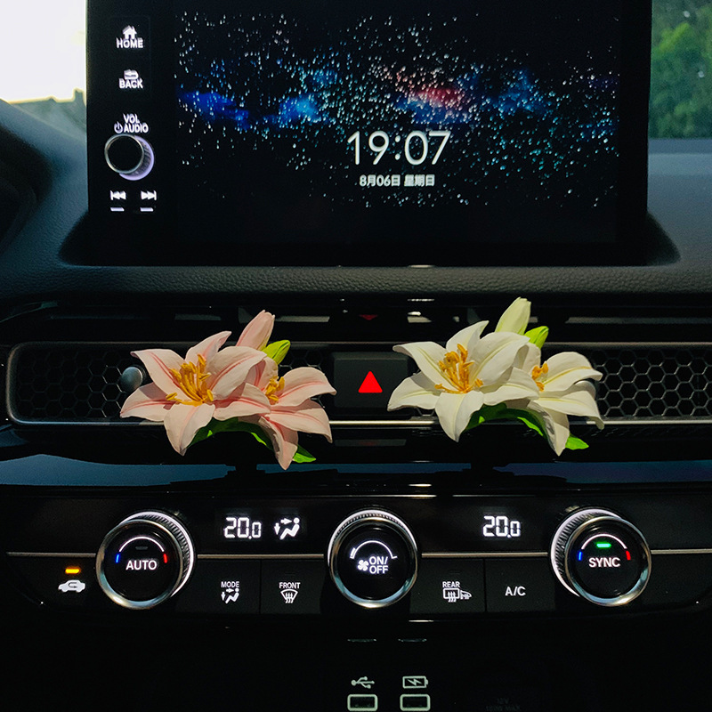 ユリの花の車の香薫の車のエアコンの吹き出し口の装飾の拡香石の香りの花の車内の装飾品の置物の女性|undefined