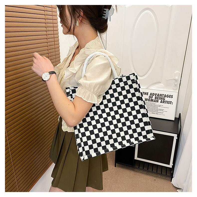 Large-capacity single-shoulder tote bag 2024 new style fashionable and textured trendy handbag for commuting and casual use, large checkered bag for women undefined