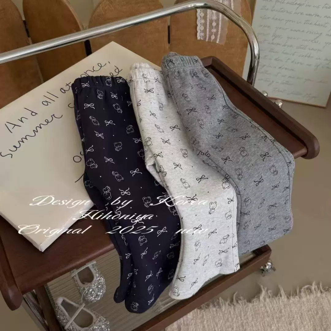 Для девочек Лето 2025 новые ледяные шелковые брюки детские повседневные брюки детский сад милые принты расклешенные брюки прилив