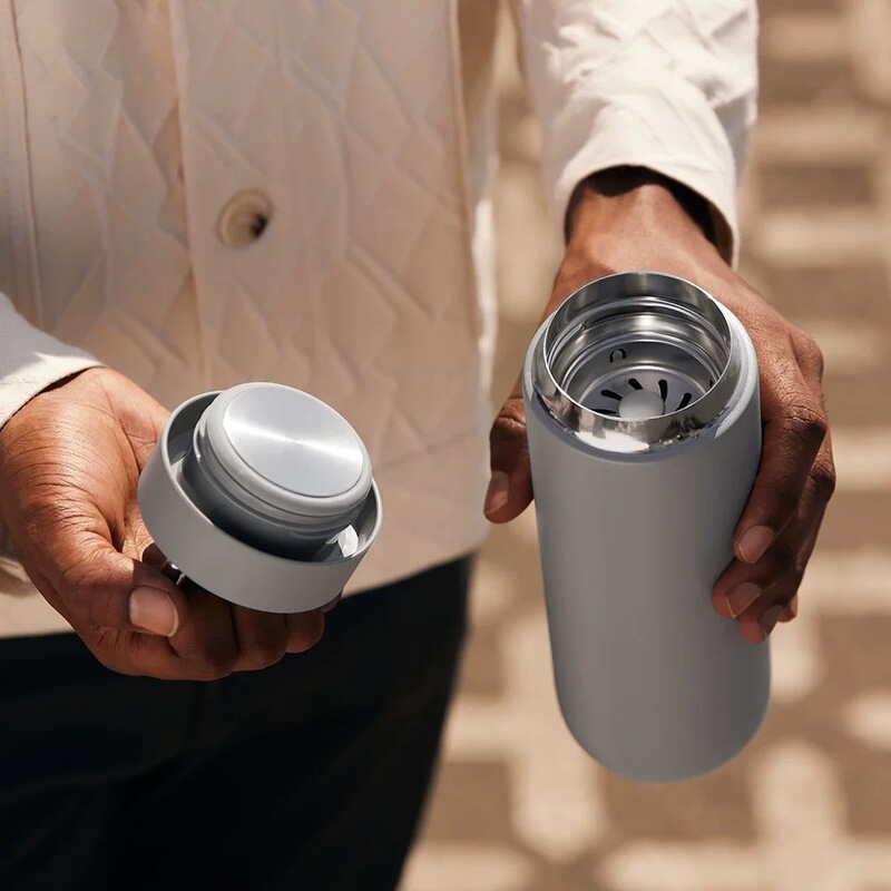 クロスボーダーのハンドルの保温カップのストローカップは陶磁器の内胆の大容量の車載の随行カップのロットをカスタマイズします。|undefined