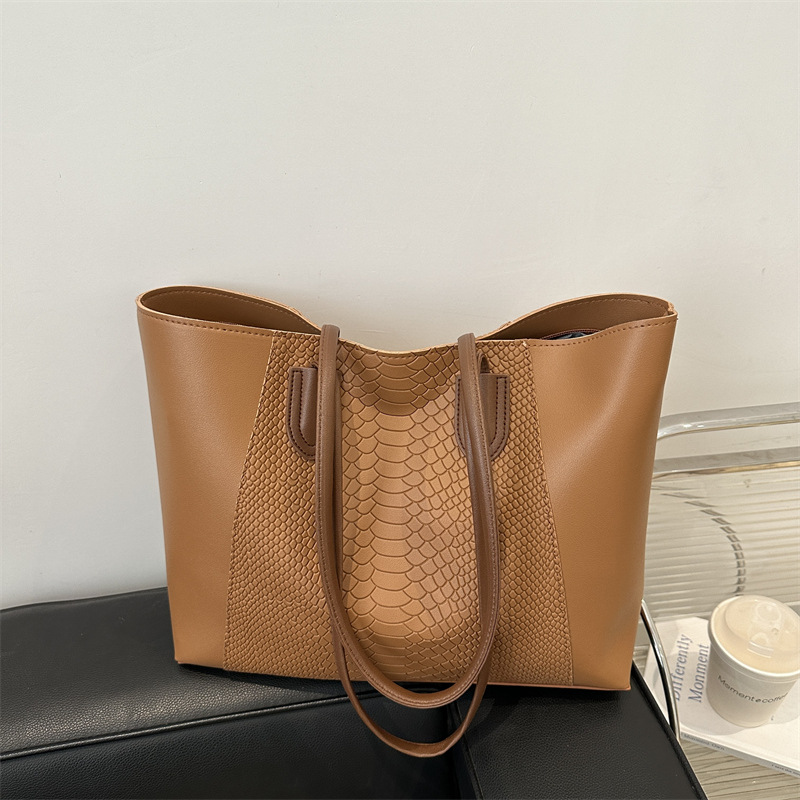 Bolso de gran capacidad con costuras de invierno 2025 Sensación de alta gama Todo-fósforo