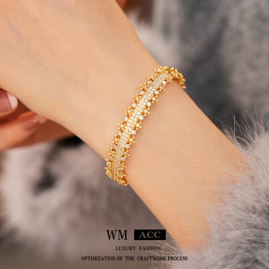 Oro real eléctrico de diamante encaje hueco pulsera de fijación temperamento pulsera de lujo ligera alta sensación de joyería al por mayor