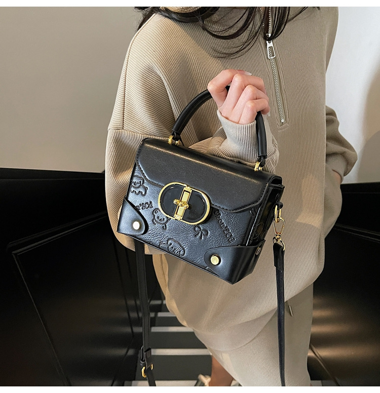 Korean-style fashionable color-blocking small square handbag with a high-quality feel, a new summer 2025 stylish and versatile women's crossbody bag undefined