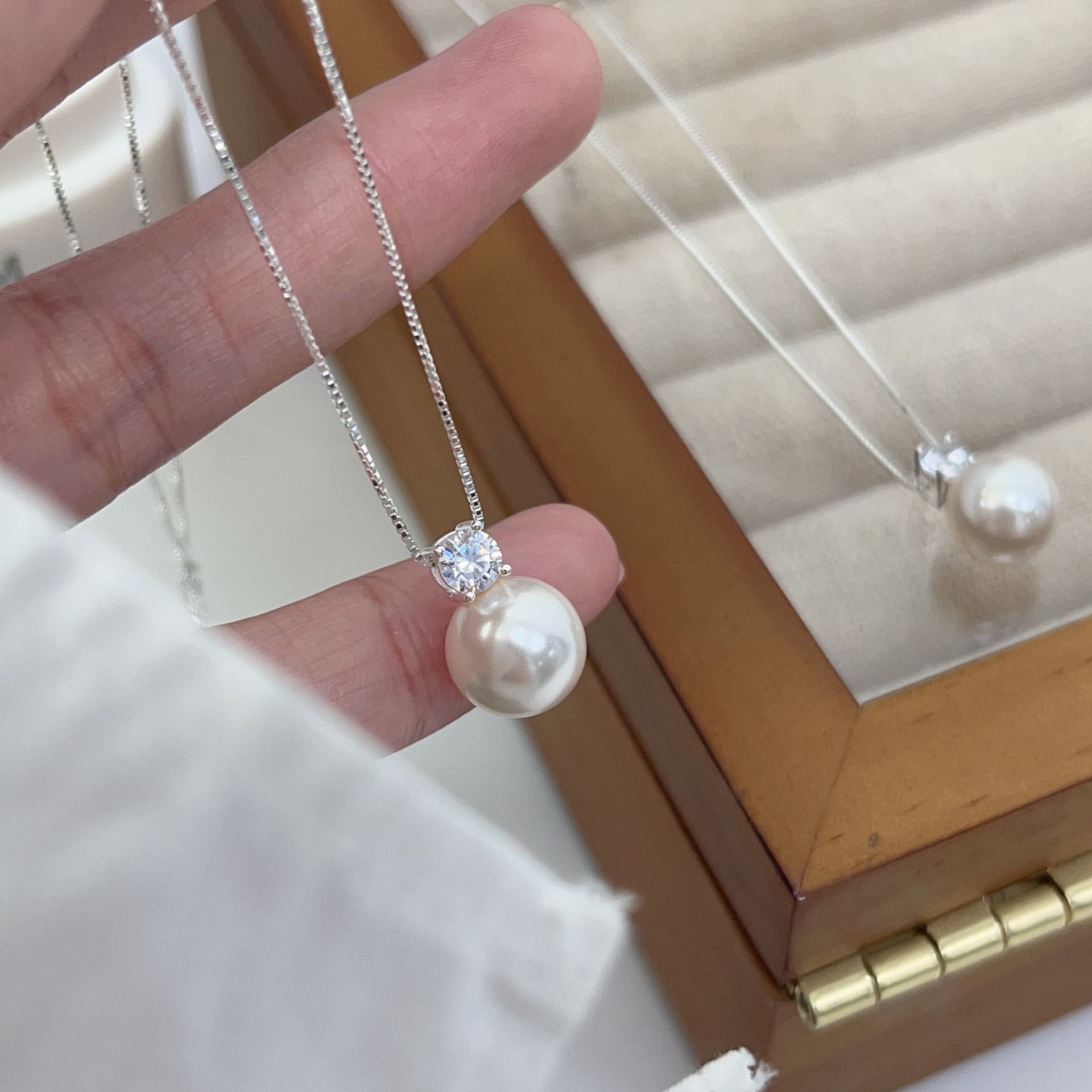 Holiday, Daily Occasion 925 Sterling Silver Material 925 Sterling Silver Zircon Inlay Round Pendant Necklace