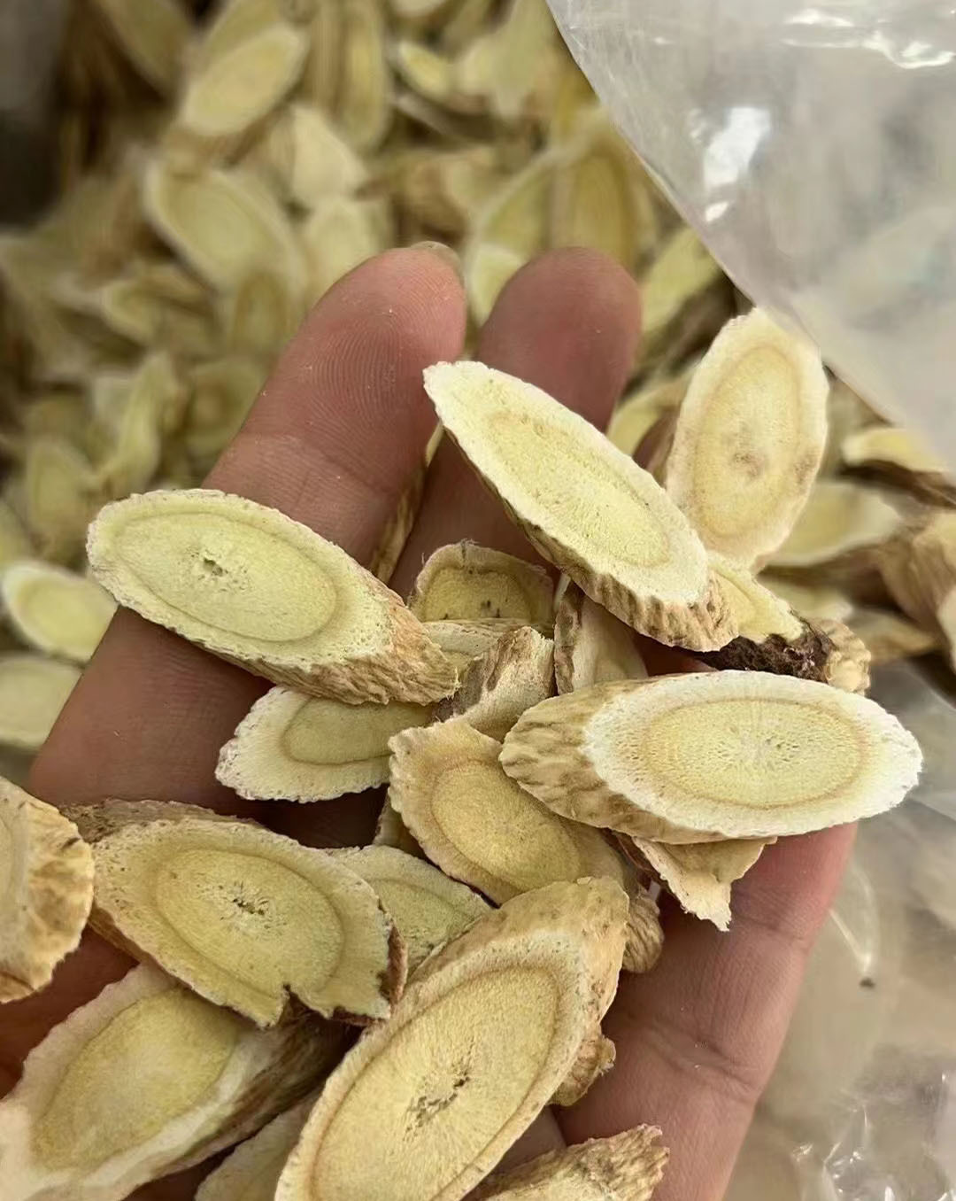 Astragalus Root Slices Huang Qi 250g Gansu Dried Herb for Tea Soup and Decoction quality and texture