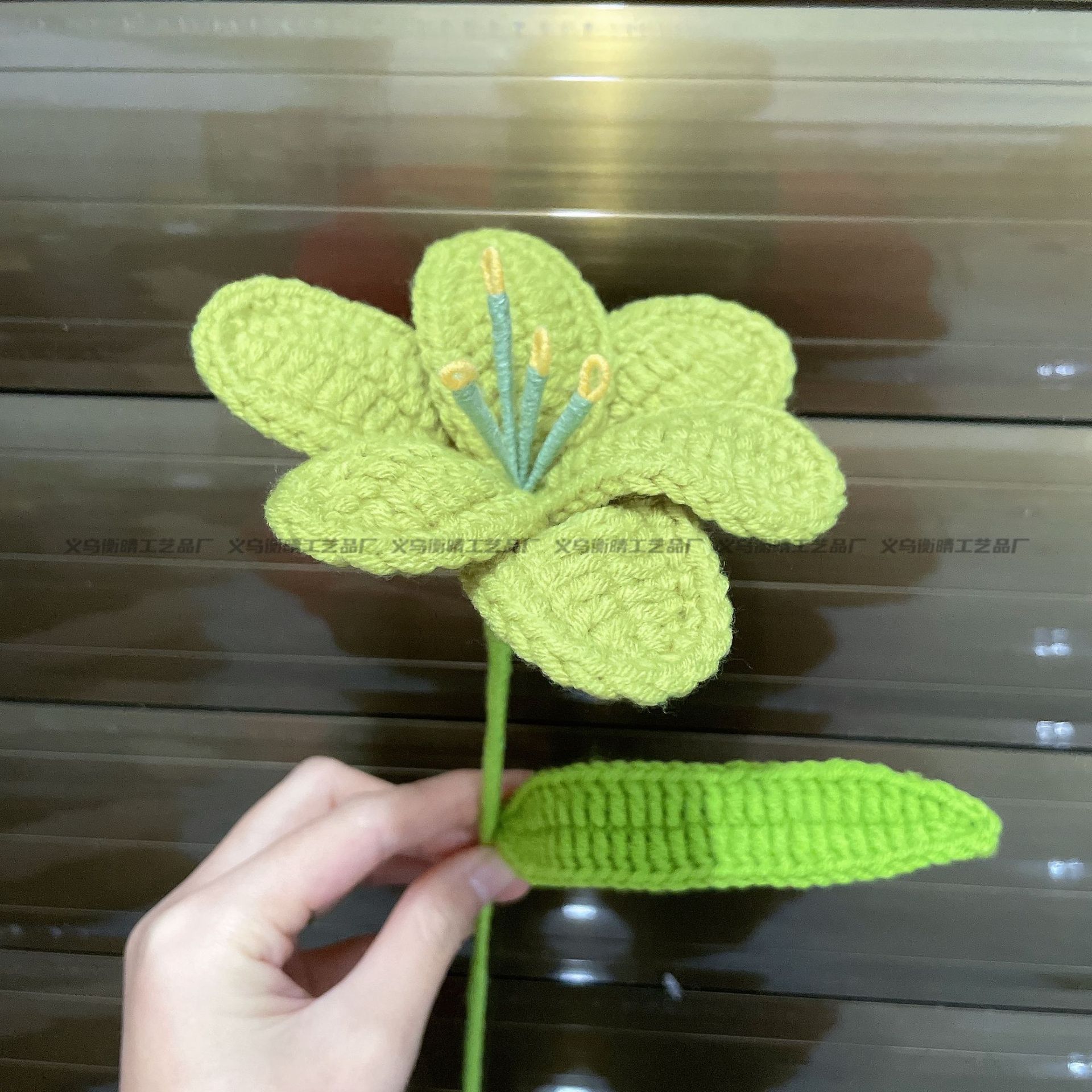 Lily tejido a mano acabado rosa Lily Tulip flor artificial lana ramo regalo