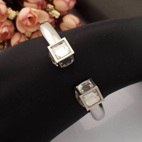 Elegant European and American Style High-Quality Alloy Square Crystal Bracelet for Women, Charming Design Cuff Bracelet, Personalized Jewelry