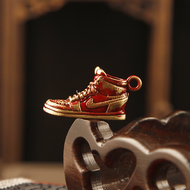 Best-selling brass trendy sports shoe keychain pendant, creative personalized trendy brand pendant, basketball shoe model pendant Best-selling brass trendy sports shoe keychain pendant, creative personalized trendy brand pendant, basketball shoe model pendant
