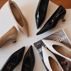 2024 Spring New Arrival Pointed-Toe Deep V Small Cat Pattern Embossed Leather Low Heel Women's Shoes