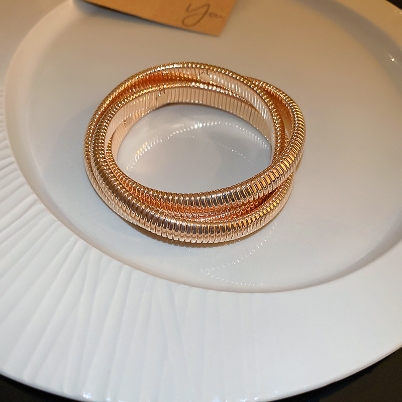 Pulsera elástica de tres capas exagerada retro europea y americana pulsera de diseño creativo personalizada pulsera de lujo ligera de moda para mujeres