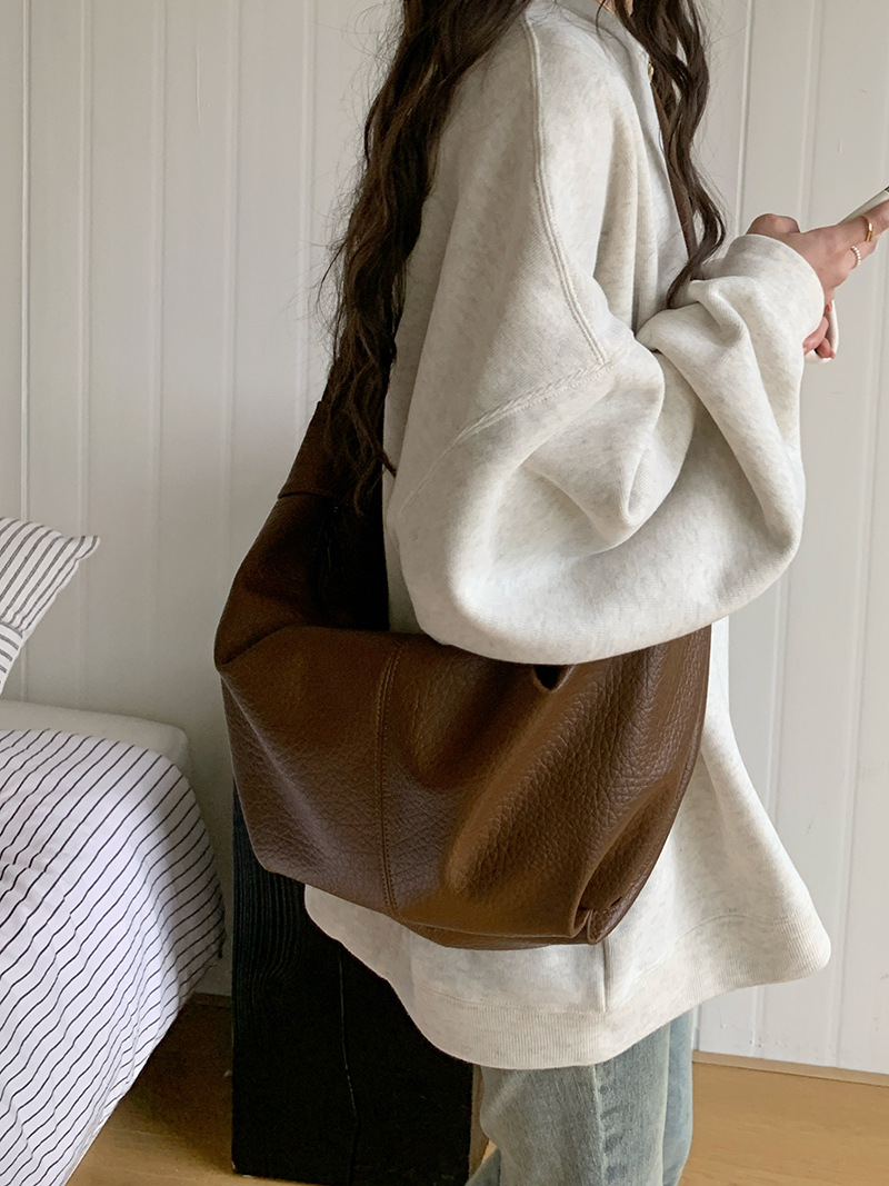 Korean Instagram Large Capacity Soft Leather Folded Dumpling Lazy and Versatile Casual Commuting One Shoulder Crossbody_voghion.com