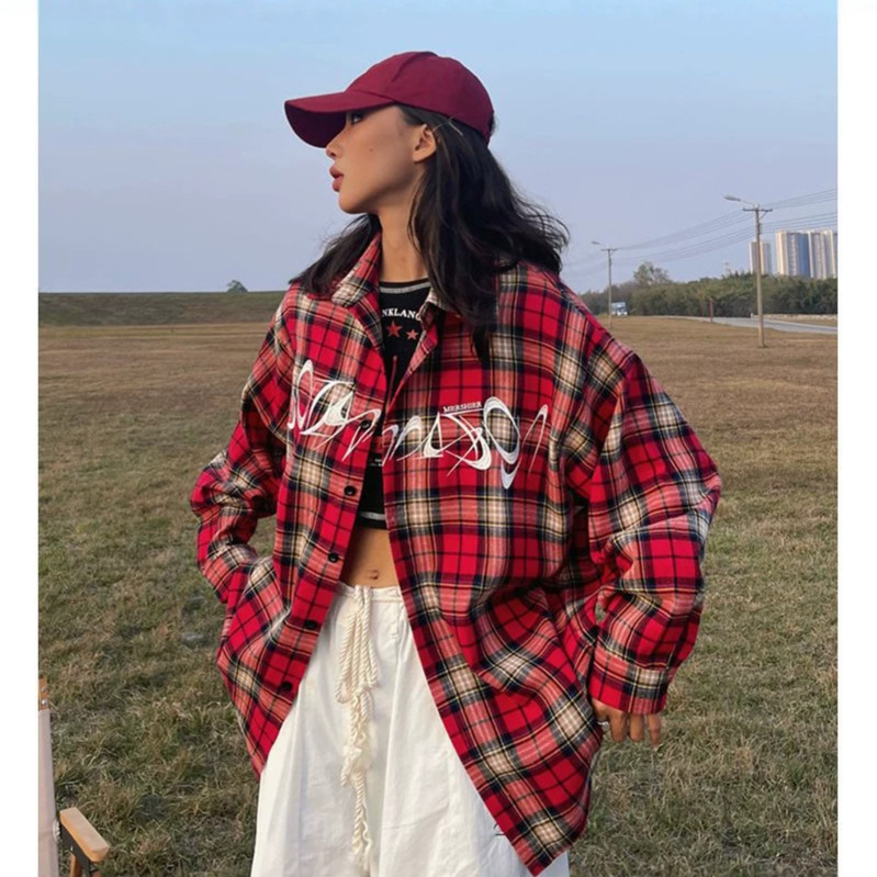 Autumn red embroidered plaid unisex shirt, long-sleeved, casual, loose-fitting, with a chic style, suitable for couples, and a lightweight outerwear option Autumn red embroidered plaid unisex shirt, long-sleeved, casual, loose-fitting, with a chic style, suitable for couples, and a lightweight outerwear option