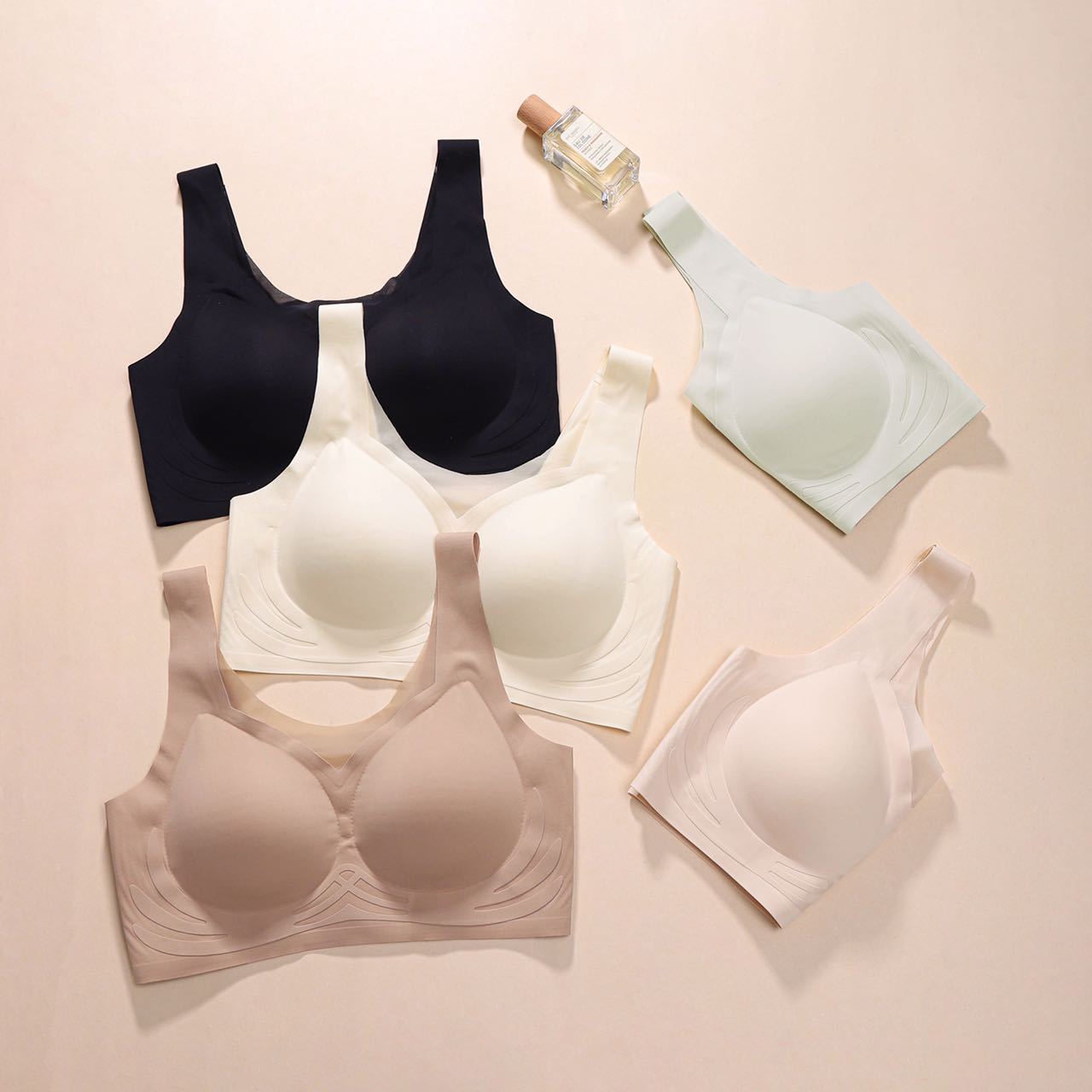 여름 새로운 편안한 얇은 컵 작은 가슴 소녀 원활한 아름다운 등 속옷 통기성 수집 통기성 액세서리 유방 커버 브래지어