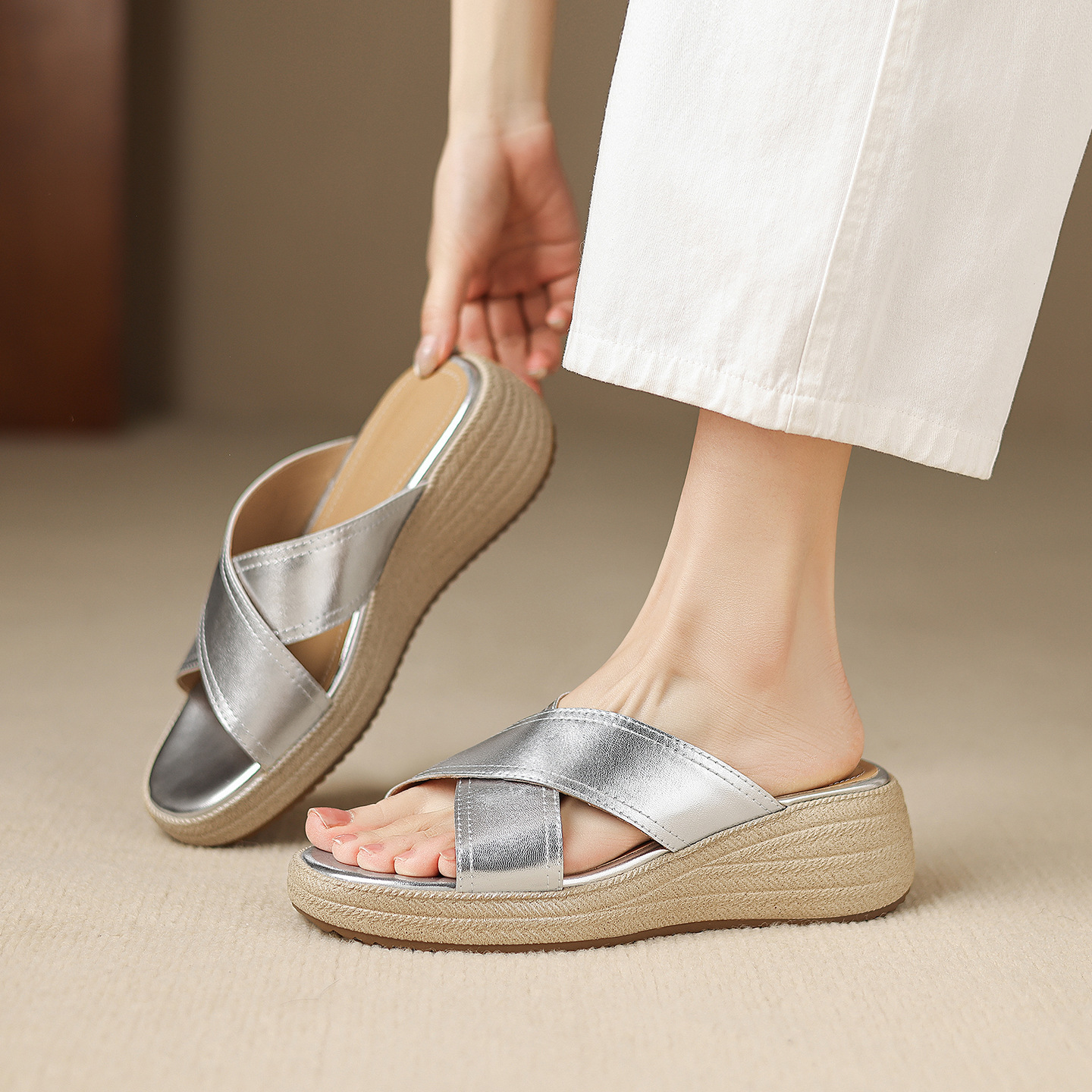 Dép sandal nữ quai chéo hở ngón đế dày da cừu — màu trắng ngà