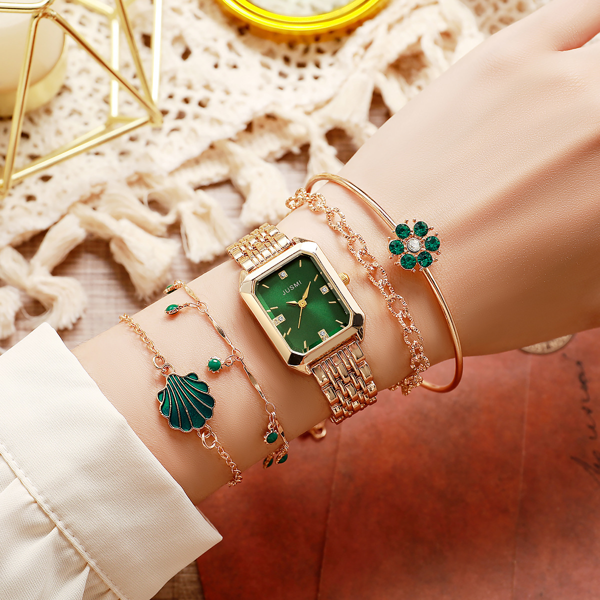 Women's New Square Steel Belt Emerald Quartz Watch Diamond Flower Bracelet Bracelet suit