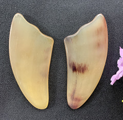 Scraping board horn scraping sheet sheep horn scraping board for sale at roadside stalls in scenic areas, triangular sheets, beauty sheets, comb manufacturers for disposal