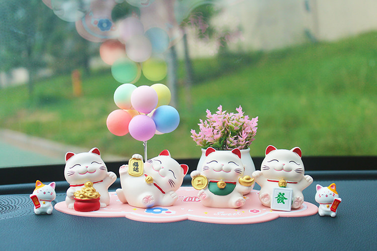 2026 New Car Ornament: Cute Fortune Cat Decoration for Car, Creative Center Console Car Interior Accessory, Internet Sensation